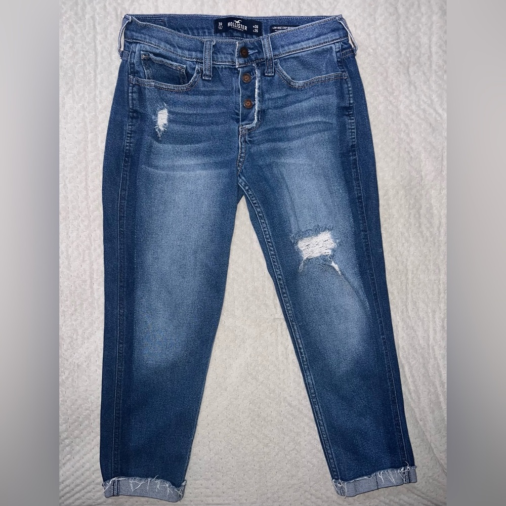 HOLLISTER Low-Rise Crop Boyfriend Jean